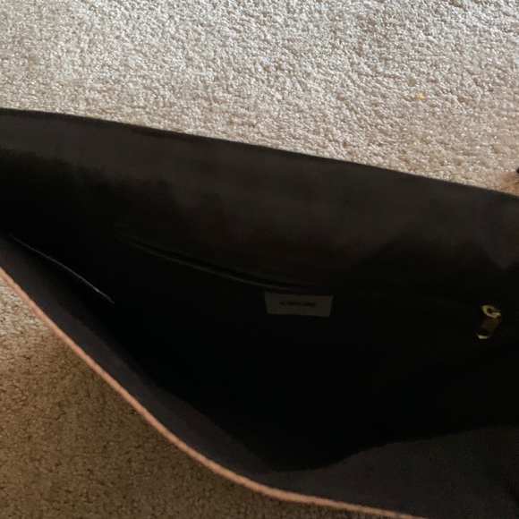 ASOS Tan and Gold Large Envelope Clutch - Picture 4 of 6